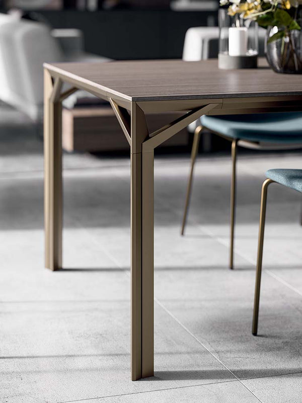 Eight Table